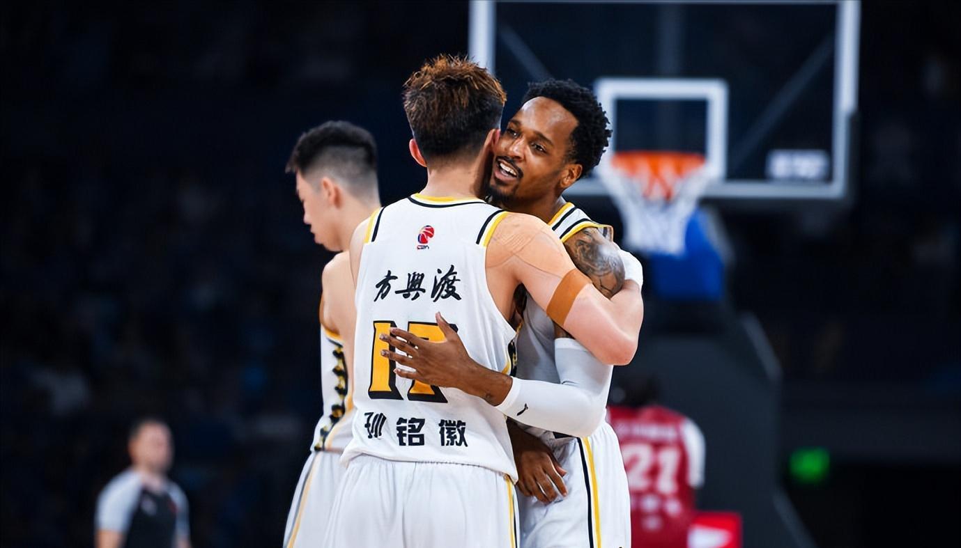 bob半岛体育-超级外援受伤！归期未定，将影响CBA争冠格局